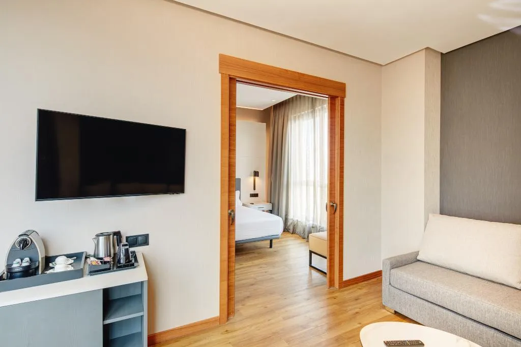 JUNIOR SUITE STANDARD Room, Sercotel Sorolla Palace, Valencia