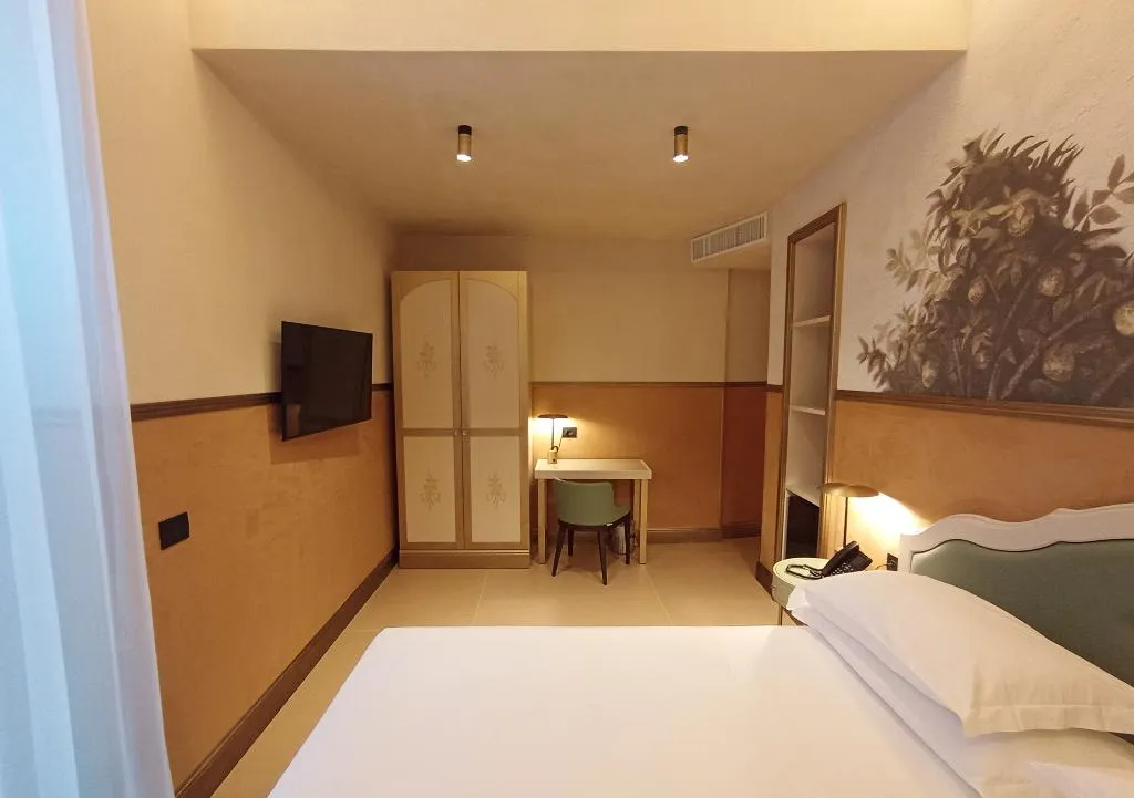 DOUBLE SUPERIOR Room, Palazzo Ognissanti, Florence