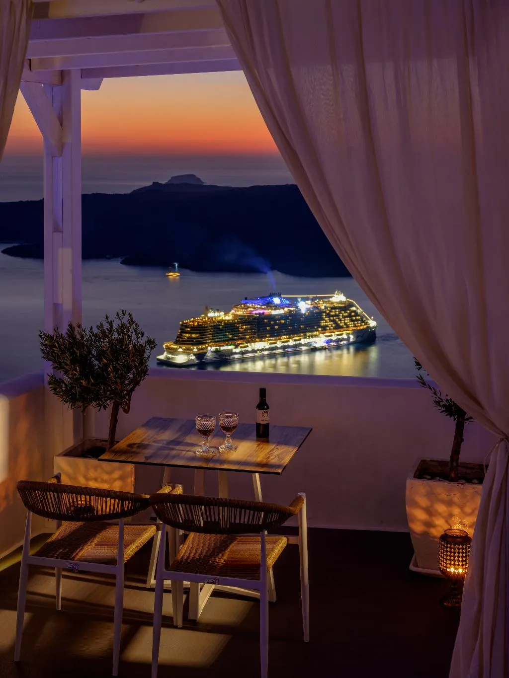 DOUBLE STANDARD Room, Kamares Apartments, Santorini