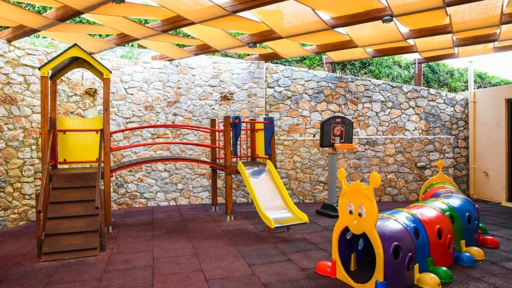 Sports and Entertainment, Theo Hotel, Crete
