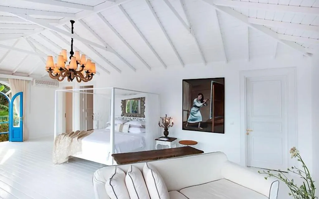 Room, Sabrina's Haus, Dalaman