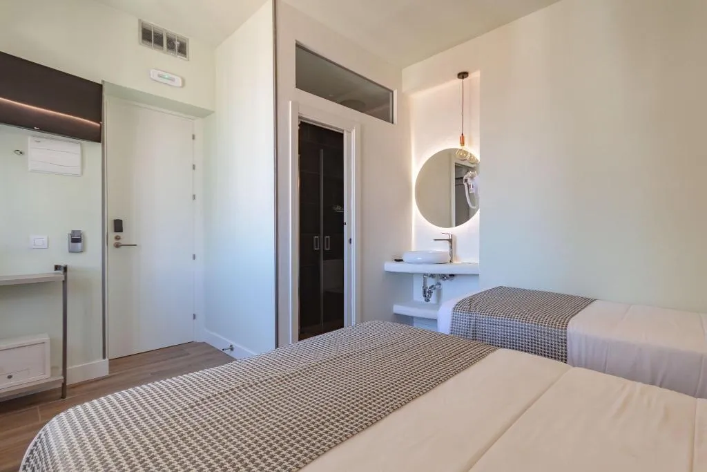 Room, Hostal Charlotte, Madrid