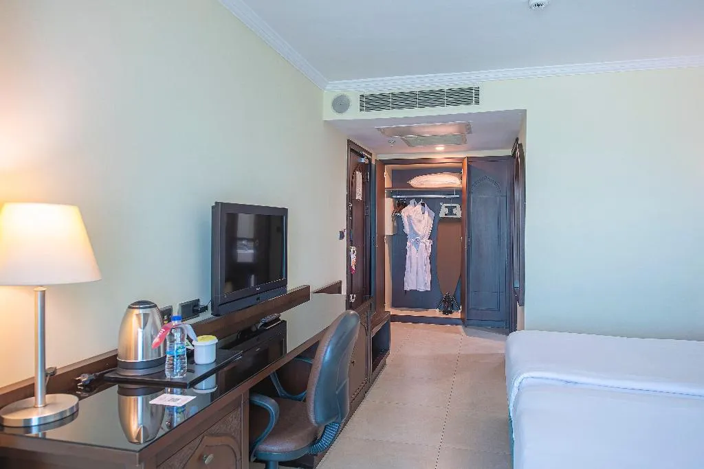 TWIN SEA FRONT Room, Crowne Plaza Antalya, Antalya