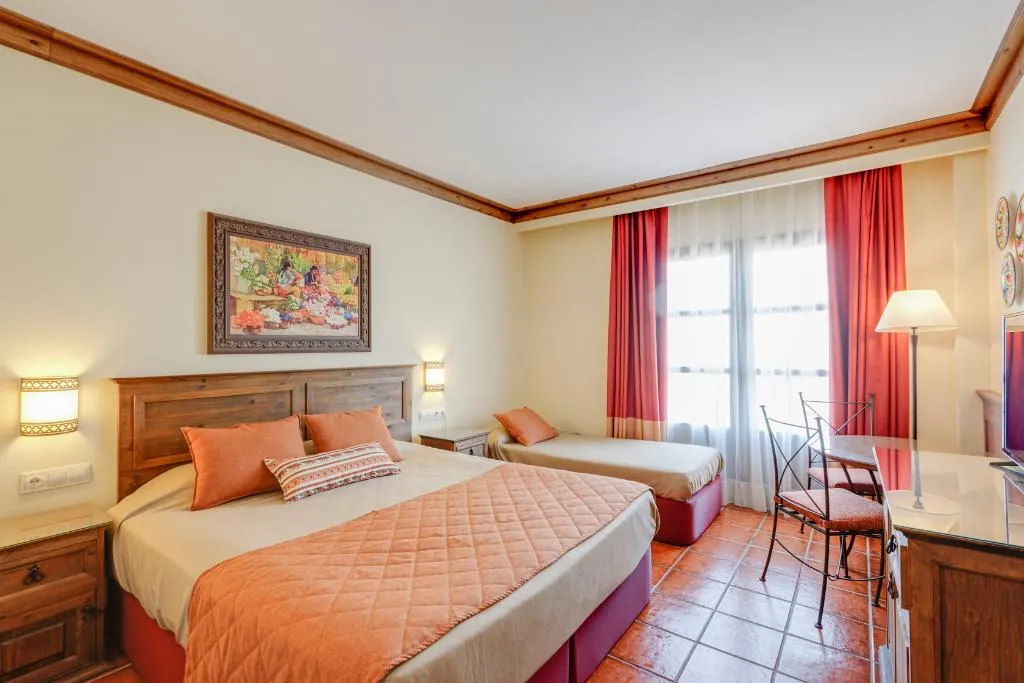 TRIPLE STANDARD Room, PortAventura El Paso + Ticket Included, Costa Dorada
