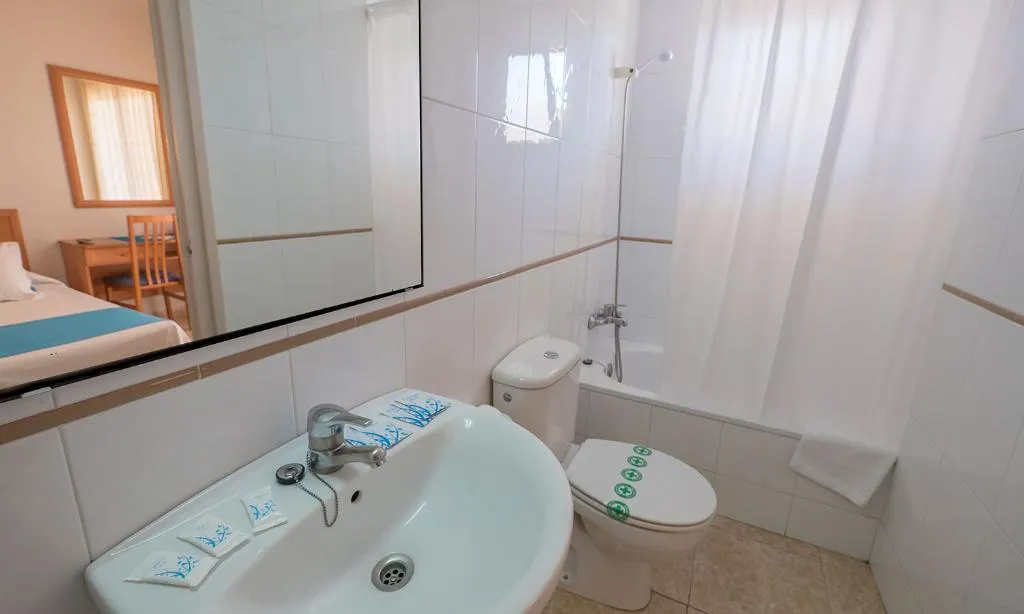 TRIPLE SUPERIOR Room, Checkin Pineda, Costa Brava