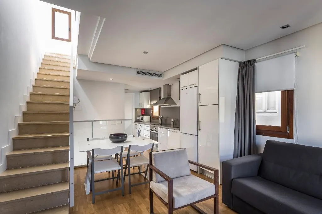 APARTMENT ONE BEDROOM WITH TERRACE Room, Mon Suites Catedral, Valencia