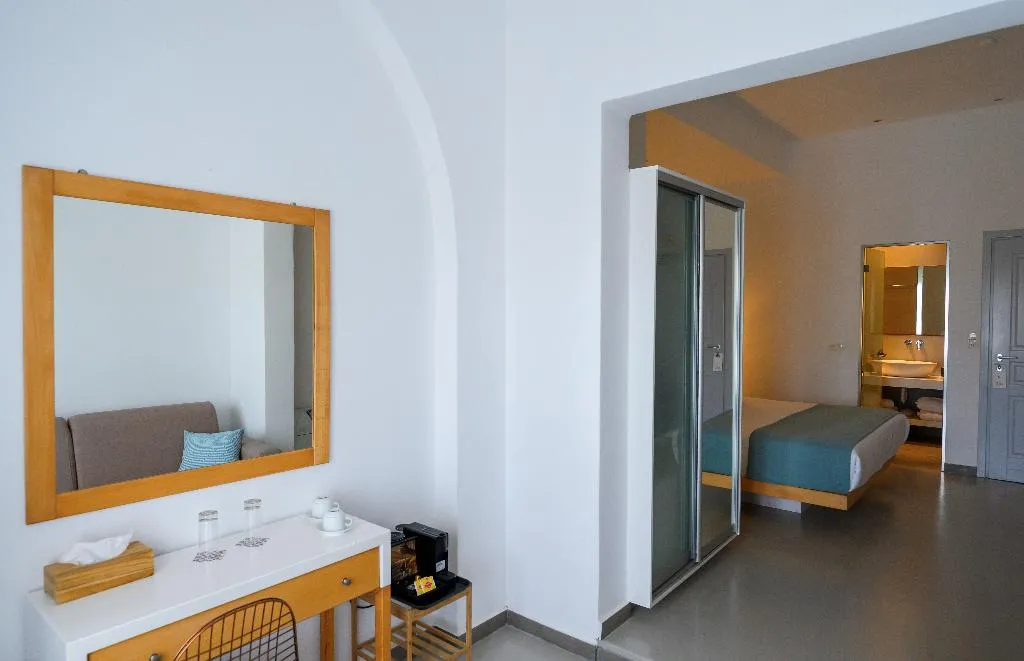 DOUBLE SUPERIOR Room, Impressive One, Santorini