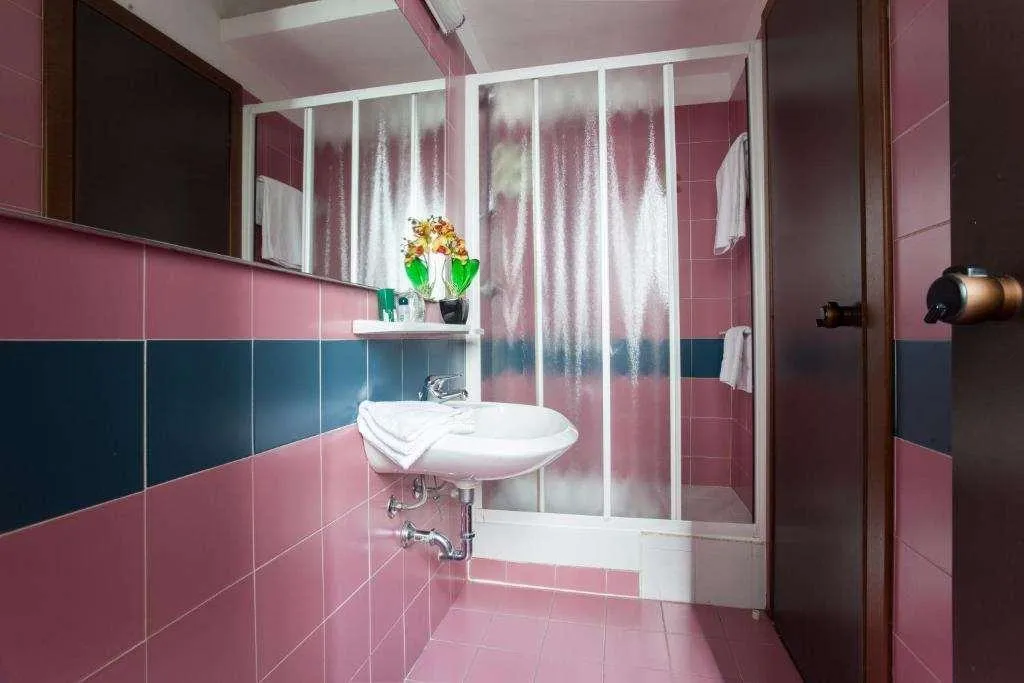 Room, Residence Lepontina, Milan