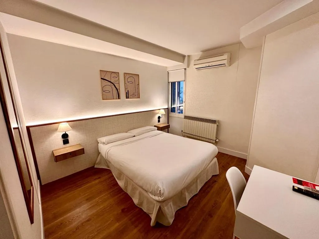 Room, Far Home Hostel, Madrid