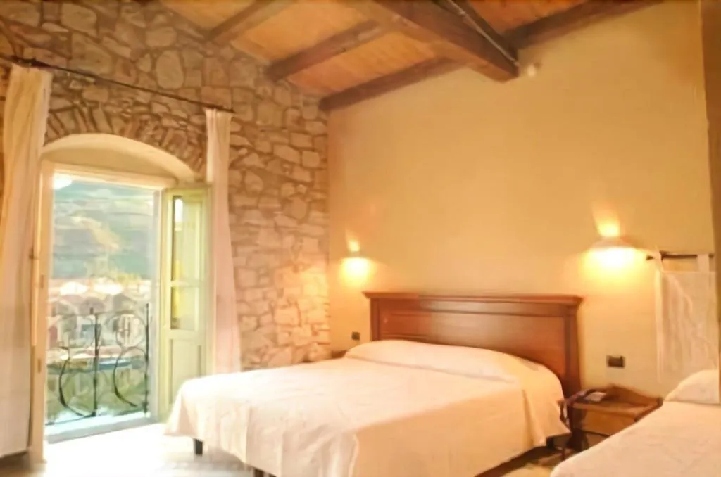 Room, Corte Fiorita, Alghero