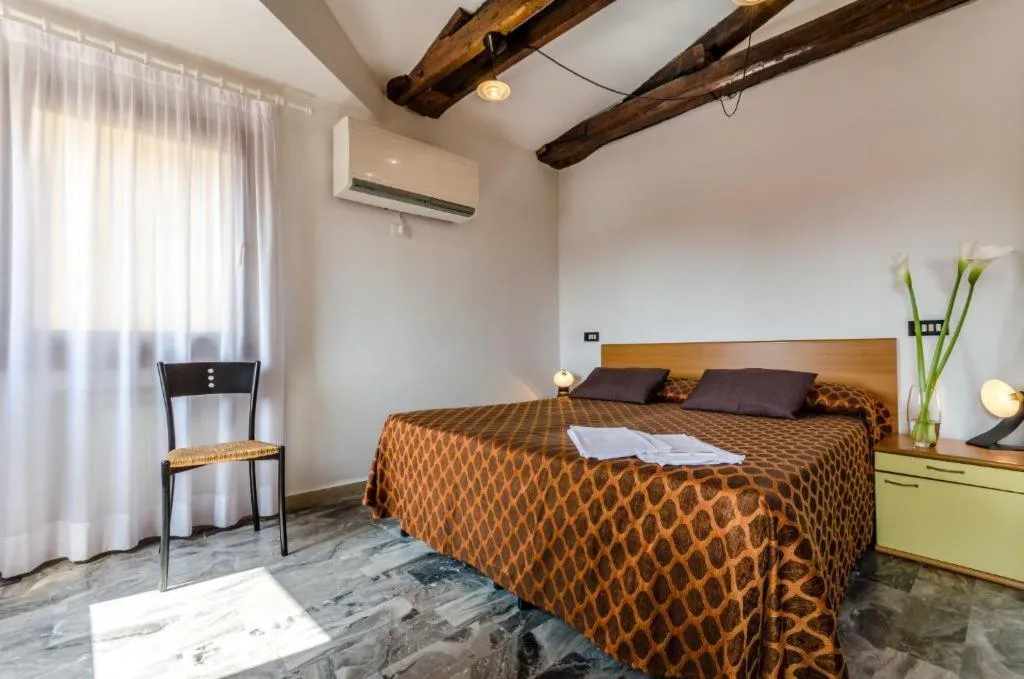 DOUBLE ECONOMY WITH SHARED BATHROOM Room, Hotel Ariel Silva, Venice