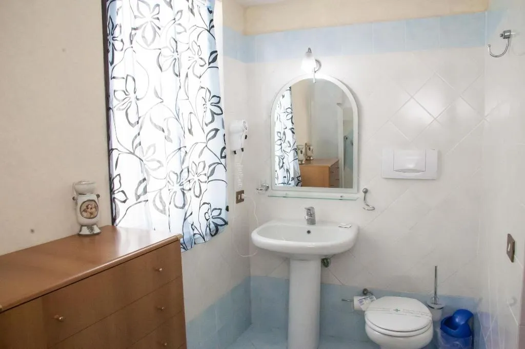 Room, Residence Confalone, Naples