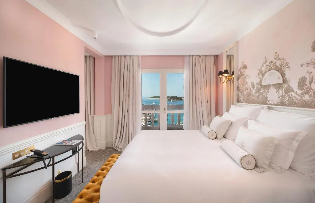 SUITE WITH BALCONY Room, Palace Elisabeth Hvar Hotel, Split