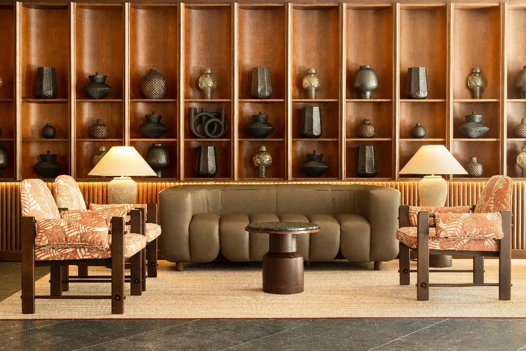 Lobby, Evolution Valbom, Lisbon
