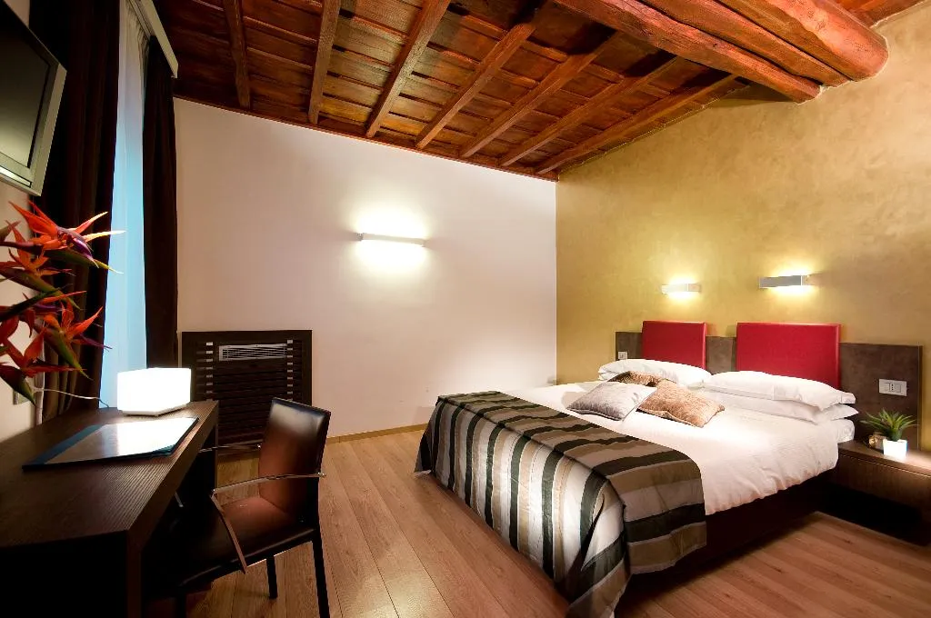 DOUBLE SUPERIOR Room, Trevi, Rome