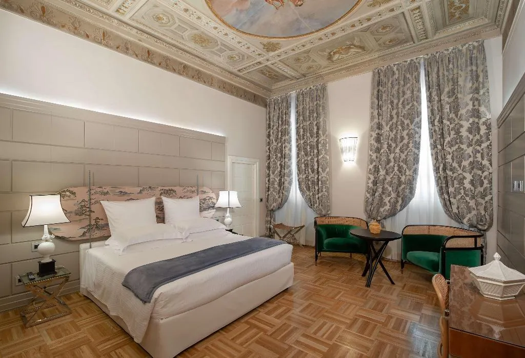 Room, Hotel Number Nine, Florence