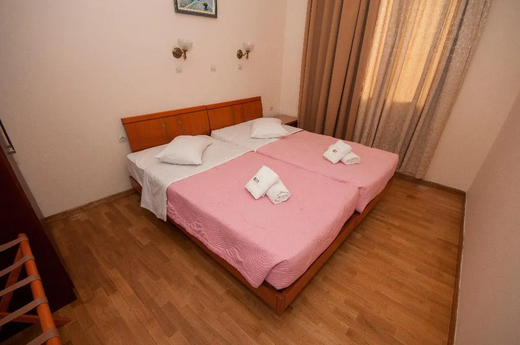 QUADRUPLE STANDARD Room, Cecil hotel, Athens