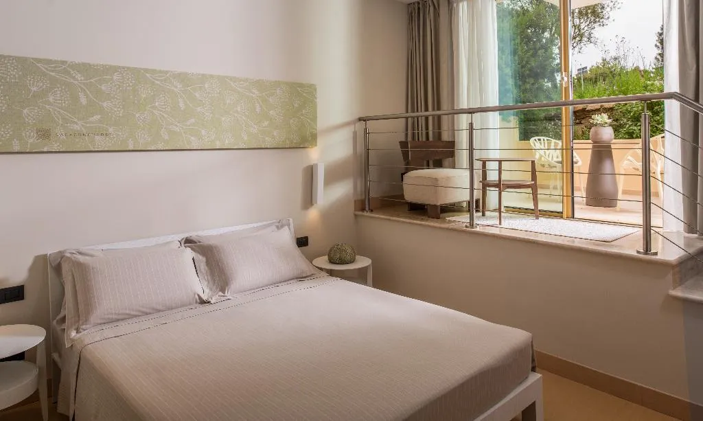 TRIPLE GARDEN VIEW Room, Cala Cuncheddi - VRetreats, Olbia