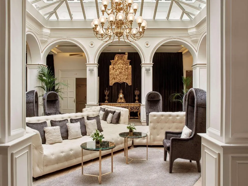 Lobby, Palacio de los Duques Gran Meliá, Madrid