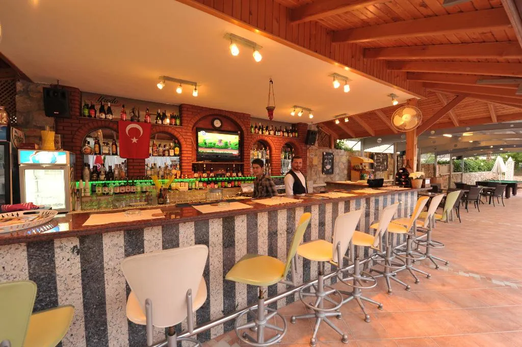 Bar, Belcehan Deluxe, Dalaman
