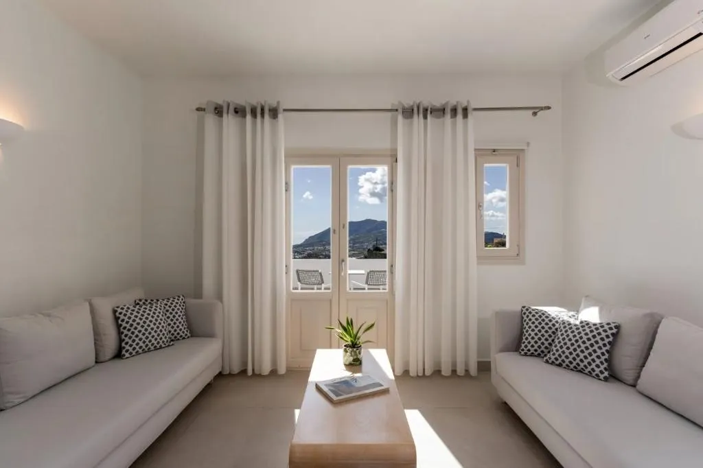 JUNIOR SUITE STANDARD Room, Santorini Palace, Santorini