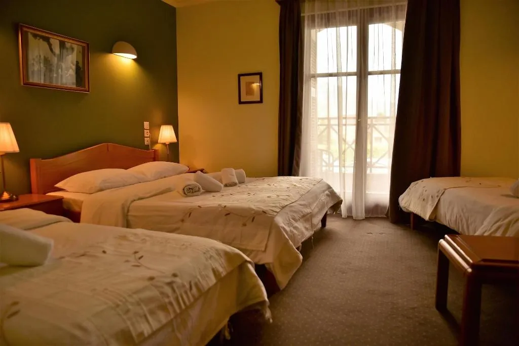 Room, Mont Helmos, Athens