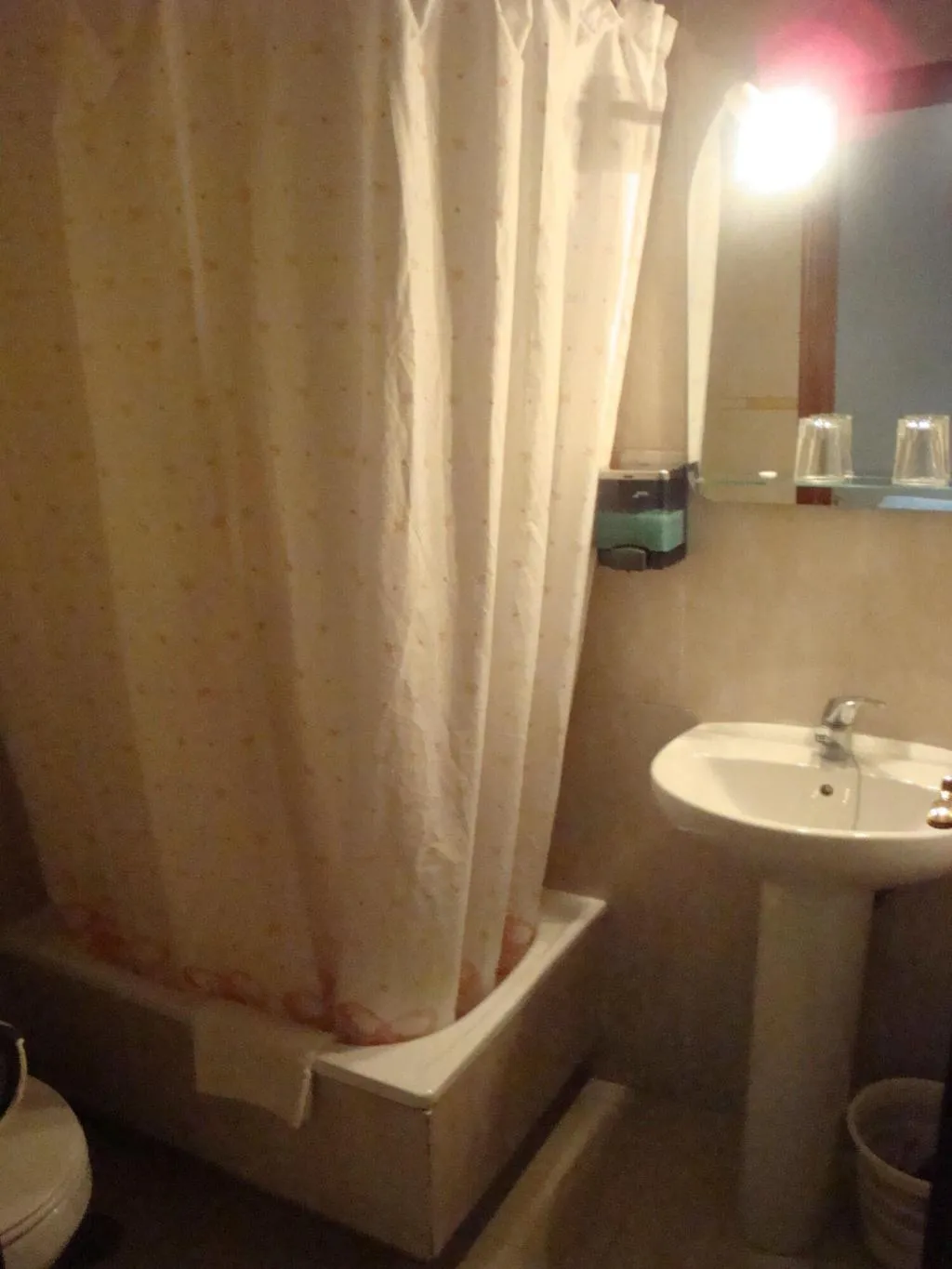 Room, Hostal Zamora, Madrid