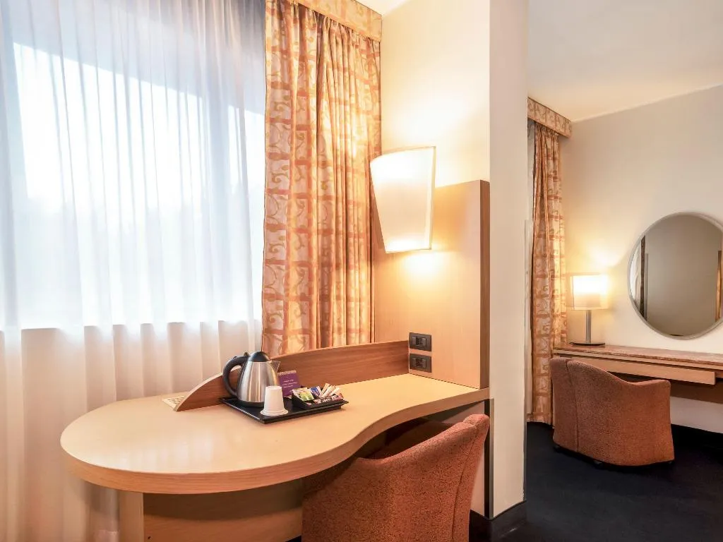 DOUBLE SUPERIOR WITH DOUBLE BED Room, Mercure Roma West, Rome