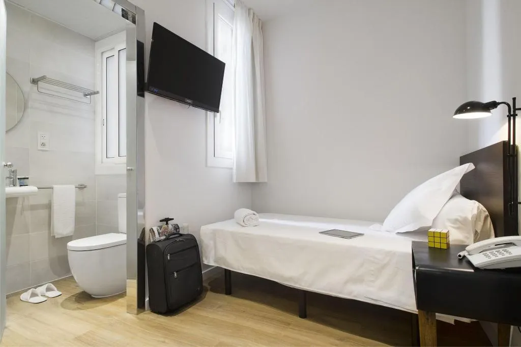 Room, Som Nit Triomf, Barcelona