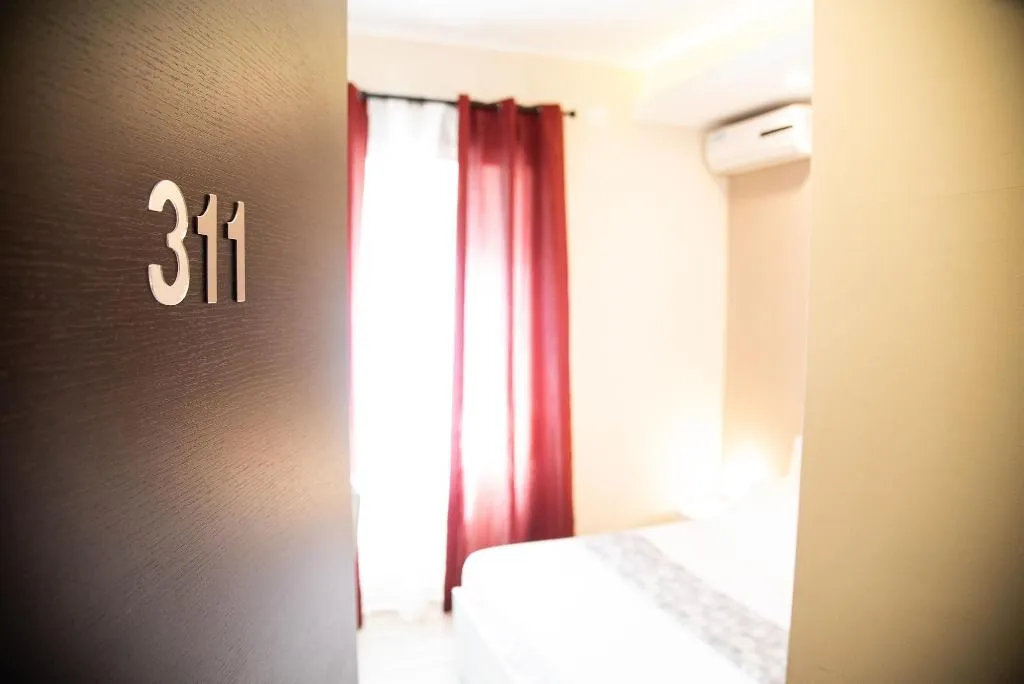Room, B B Metropolitan, Naples