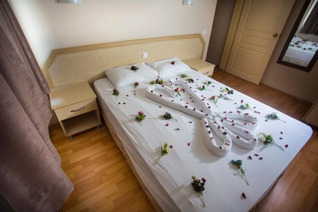 QUADRUPLE SEA VIEW Room, Tuntas Suites Altinkum, Bodrum
