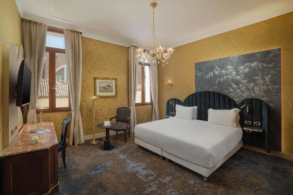 DOUBLE PREMIUM Room, NH Venezia Santa Lucia, Venice