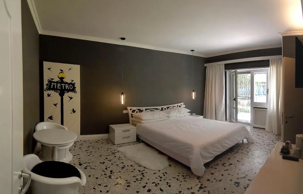 Room, Tiburtina Garden, Rome