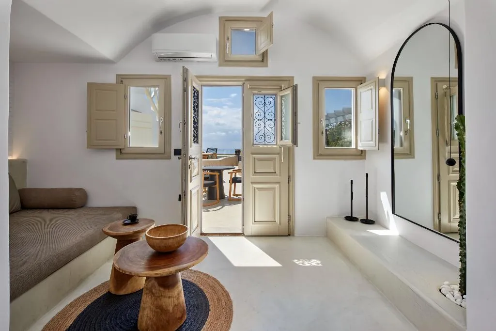 SUITE DELUXE WITH JACUZZI Room, You And Me Suites, Santorini