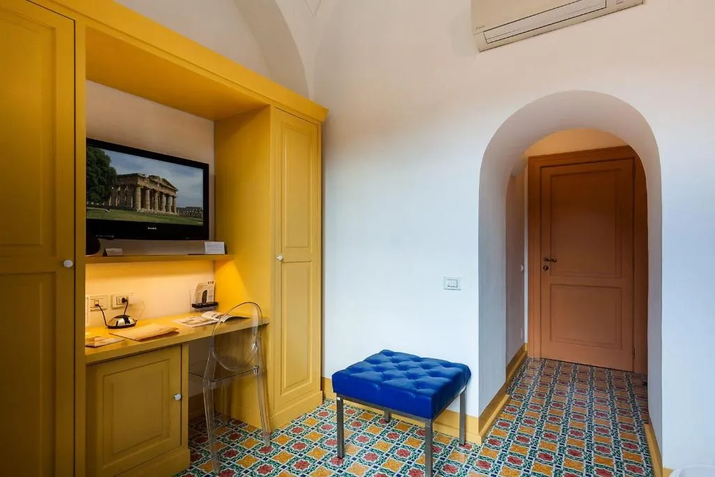 Room, Casa Astarita, Naples