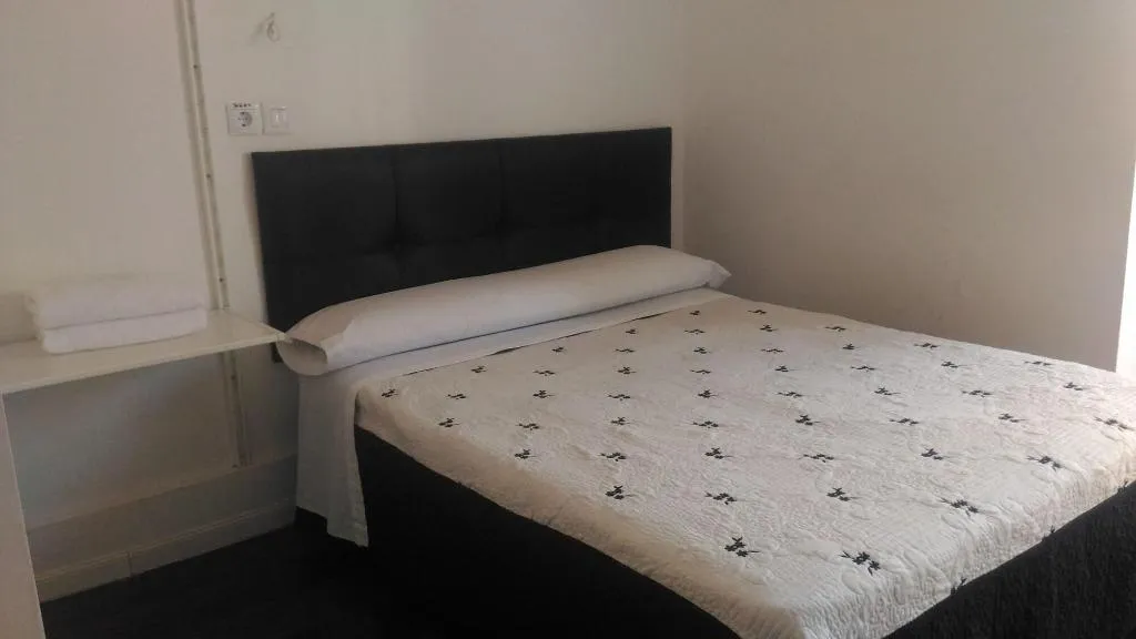 Room, Hostal Alaska, Madrid