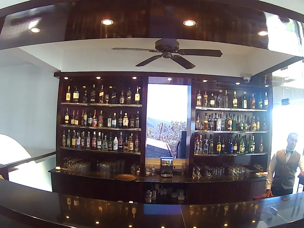 Bar, Hotel Topaz Kandy, Colombo