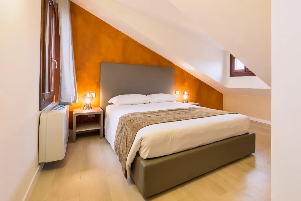 STUDIO WITH BALCONY Room, Charming Palace Corte Del Teatro, Venice