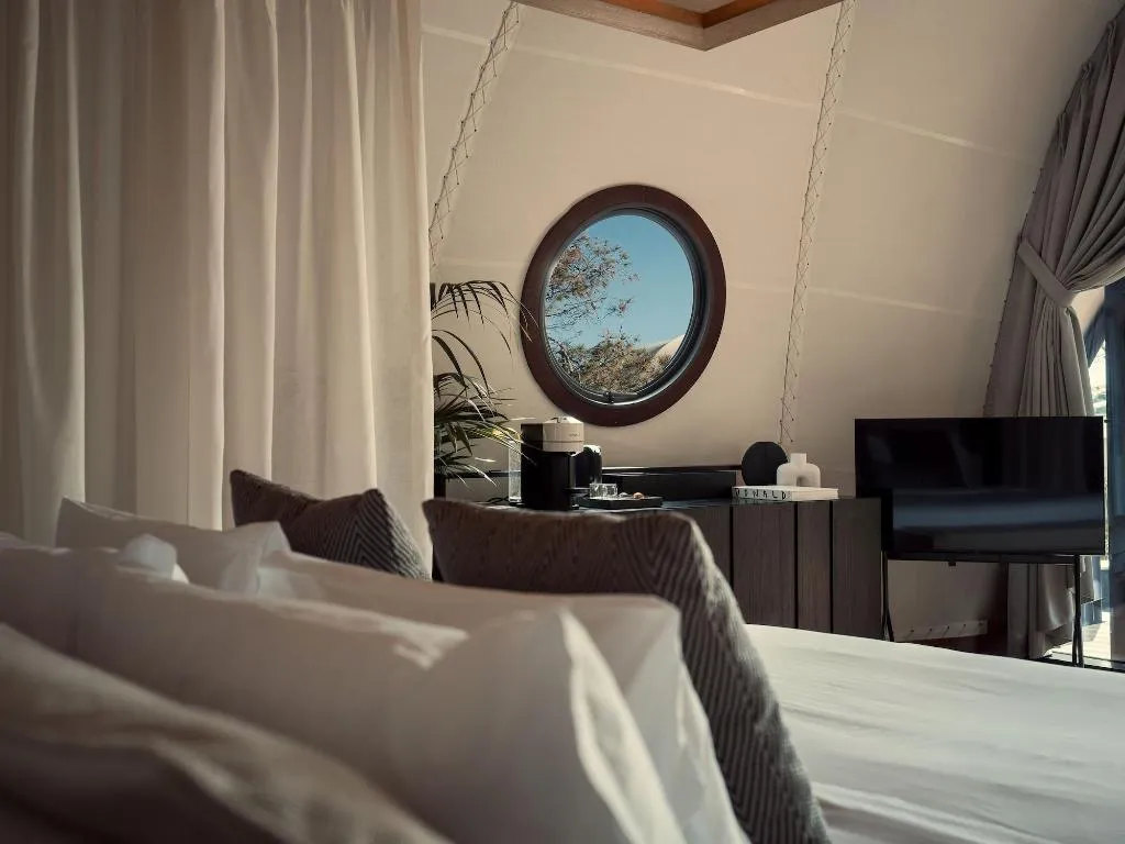 Room, 91 Athens Riviera, The Resort, Athens