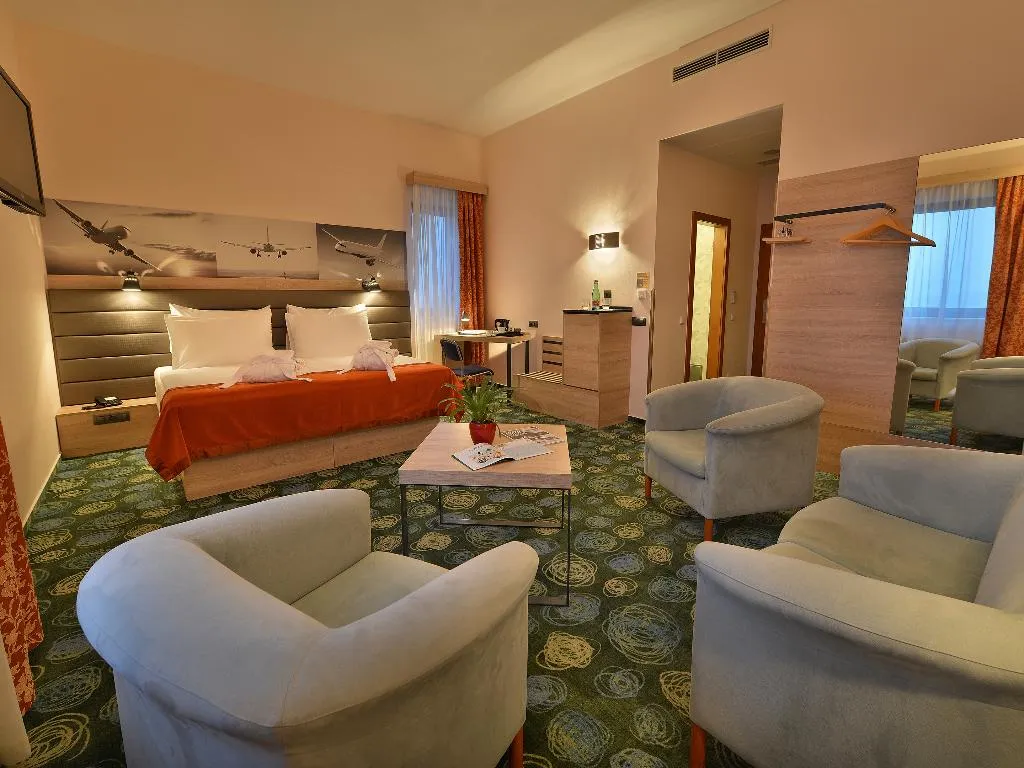 JUNIOR SUITE SUPERIOR Room, Ramada Airport Prague, Prague