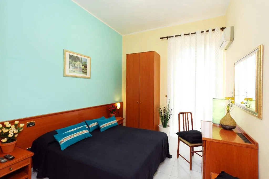 Room, Hotel Pisa, Naples