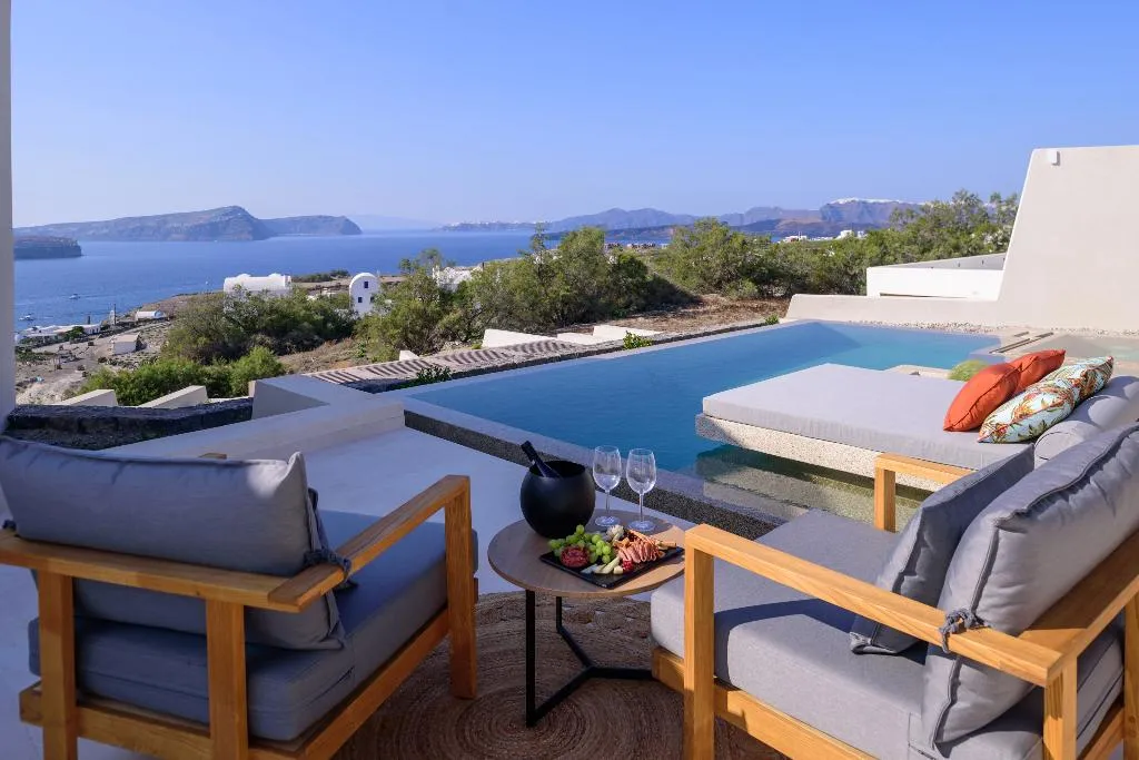 SUITE SEA VIEW WITH PRIVATE POOL Room, Potnia Theron Suites, Santorini