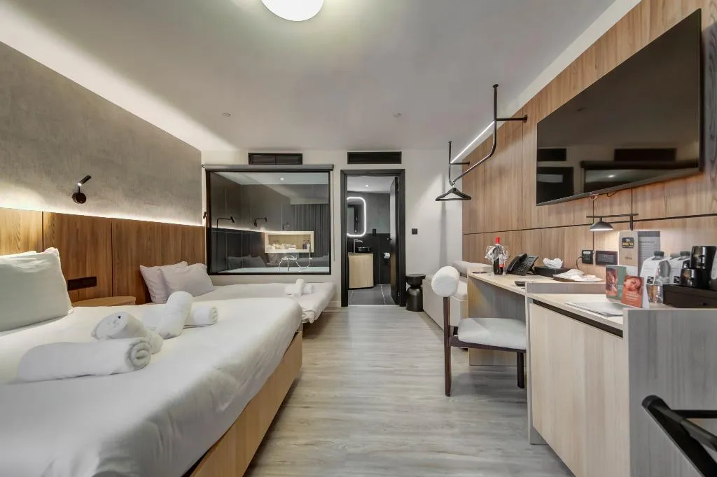 TRIPLE PREMIUM SUPERIOR Room, Noru Hotel, Malta