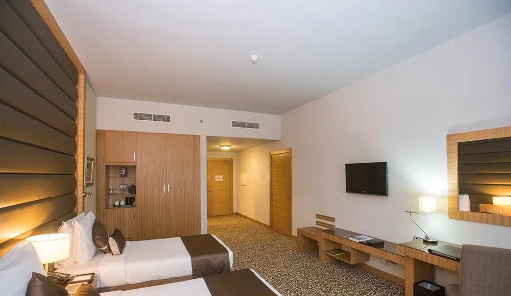 TWIN SUPERIOR Room, Copthorne Hotel Sharjah, Dubai