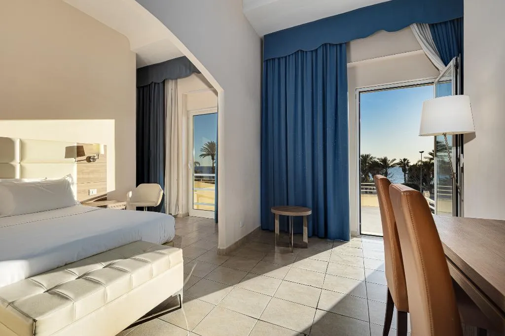 JUNIOR SUITE STANDARD Room, Hotel Mediterraneo, Rome