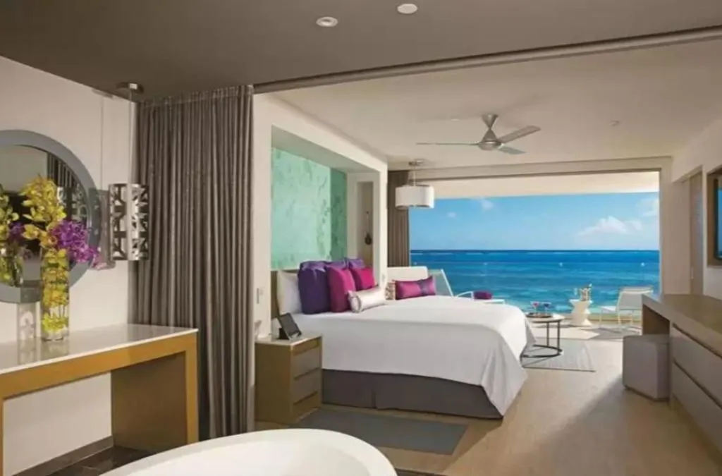 JUNIOR SUITE GARDEN VIEW Room, Breathless Riviera Cancun Resort and Spa, Cancun Area