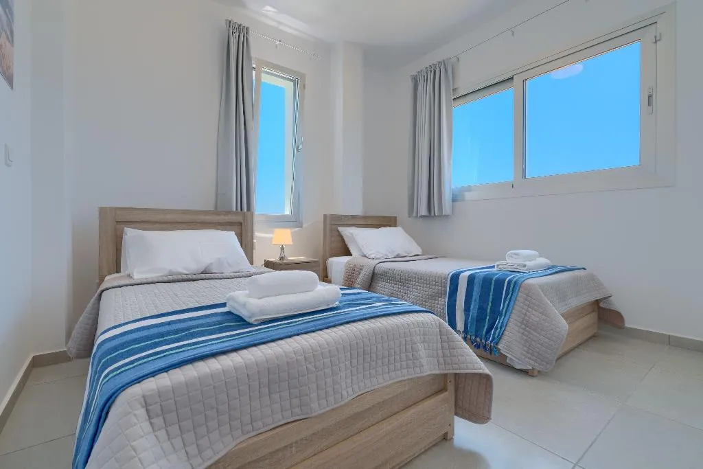 VILLA FIVE BEDROOMS WITH PRIVATE POOL Room, Sea Point Villas, Cyprus