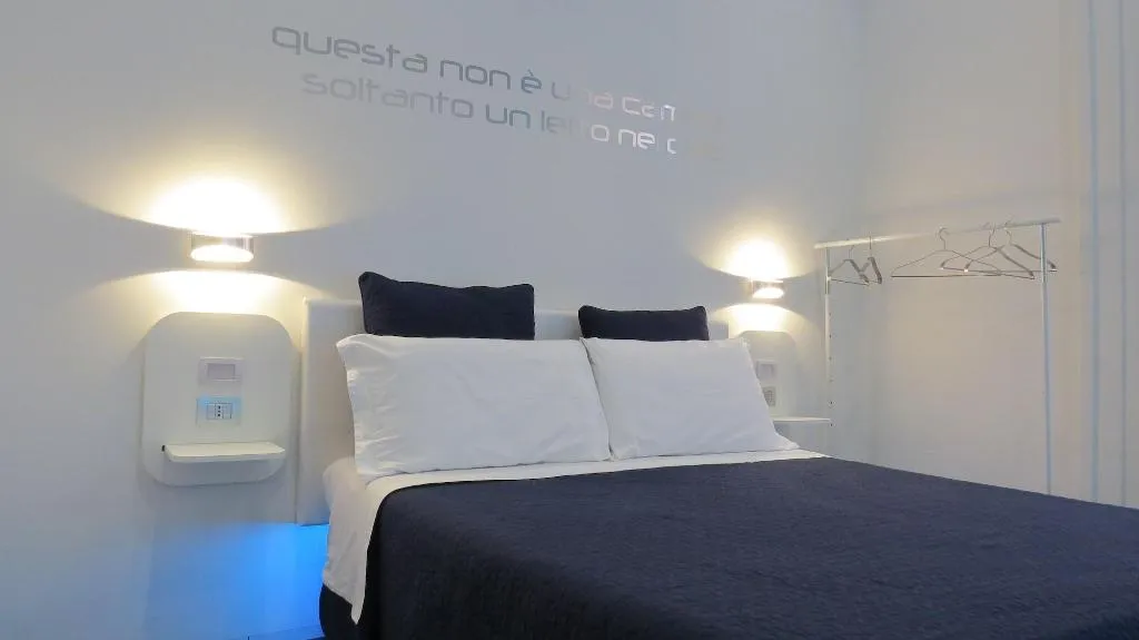 Room, Skyhouse Chiatamone, Naples