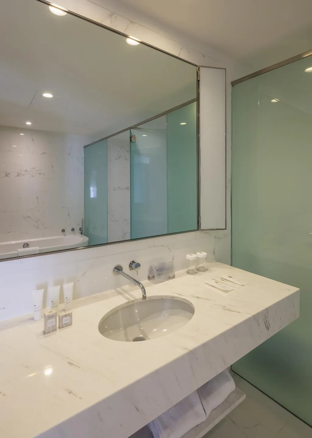 JUNIOR SUITE STANDARD Room, Vincci Porto, Porto
