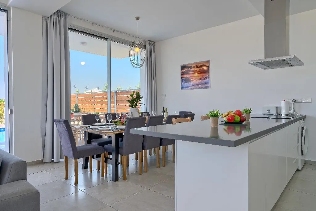 VILLA FIVE BEDROOMS WITH PRIVATE POOL Room, Sea Point Villas, Cyprus
